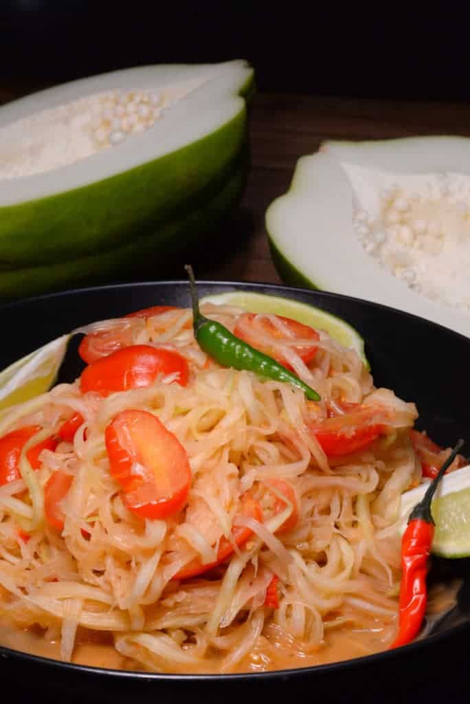 Laotian spicy green papaya salad