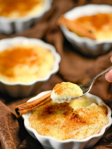 a dish of Paraguayan creamy custard sprinkled with cinnamon
