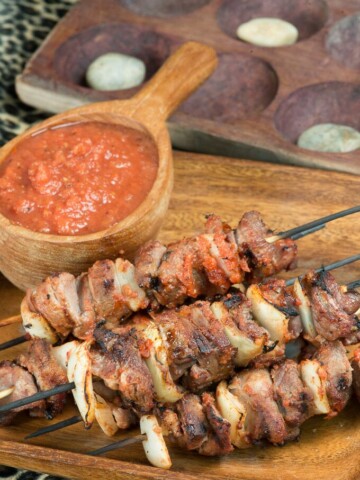 Rwandan goat brochettes with tomato sauce