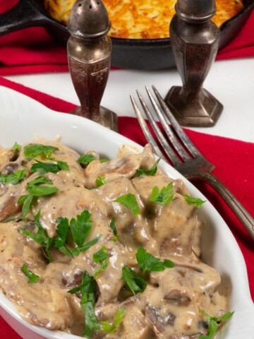 A dish of Zurich style veal in cream sauce